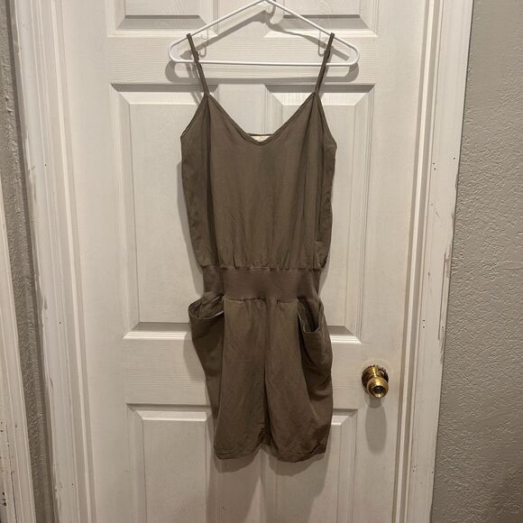 Gold Hawk Wome's Khaki Silk Linen Romper Y2K Beachy‎ Boho Festival Quiet Luxury - Picture 1 of 7